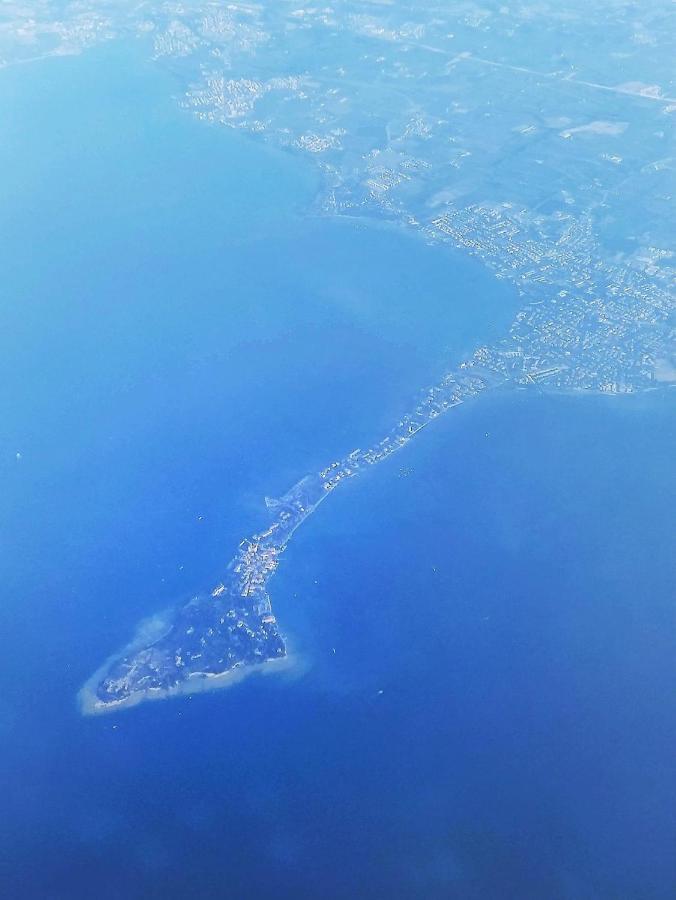 Отель Lugana 9 Пескьера-дель-Гарда Экстерьер фото